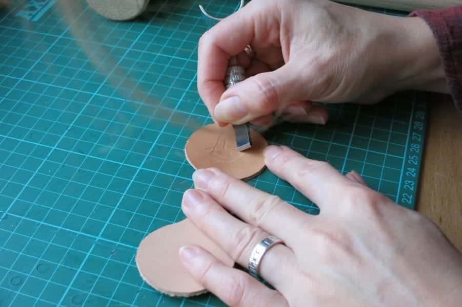 Marking outline for motif into leather