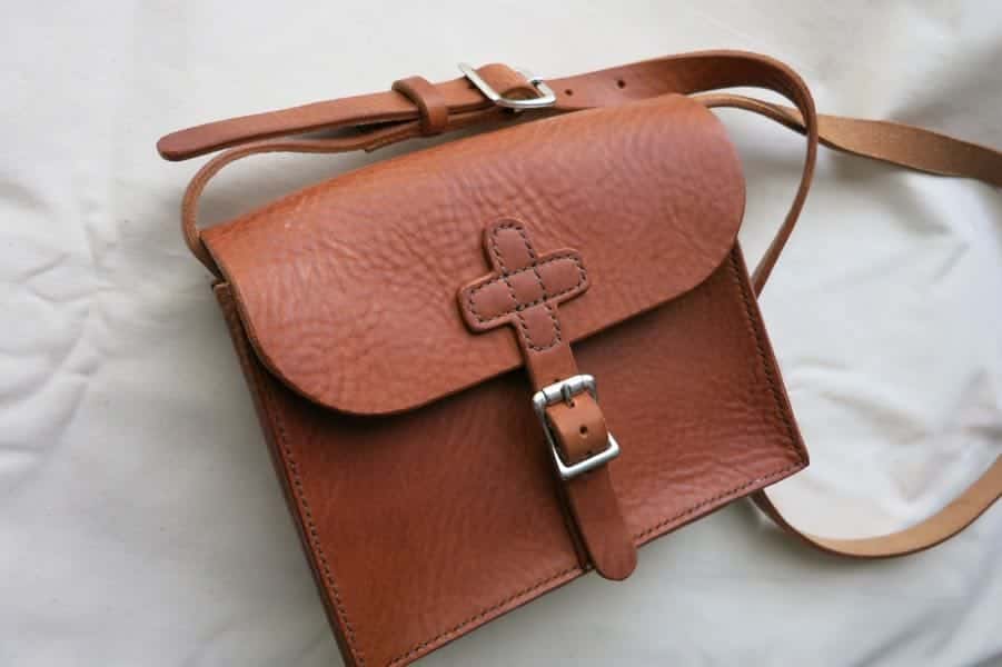 Tan brown medium leather shoulder bag